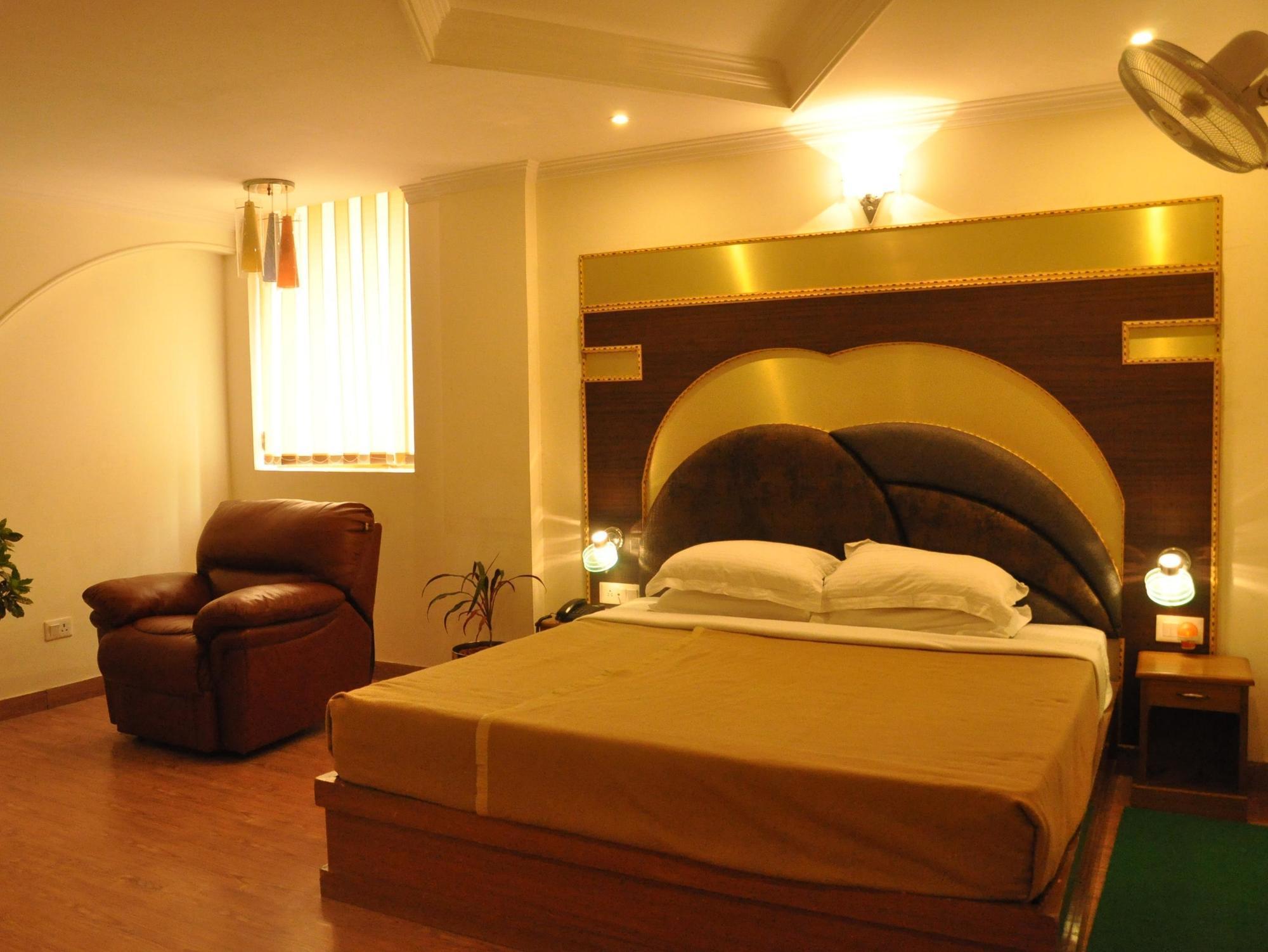Treebo Calista, Patel Nagar Hotel Dehradun Exterior photo